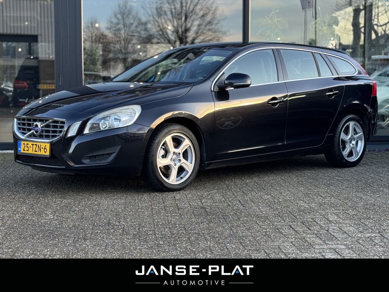 Volvo V60 - 1.6 T3 Momentum Trekhaak - AutoWereld.nl