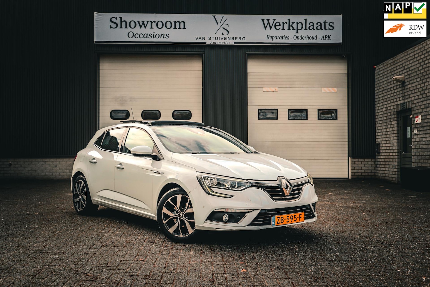 Renault Mégane - 1.3 TCe Bose PANORAMADAK CAMERA LED LEDER - AutoWereld.nl