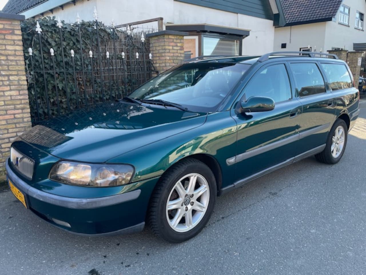 Volvo V70 - 2.4 Comfort Line automaat / 312.391 km / 2000 - AutoWereld.nl