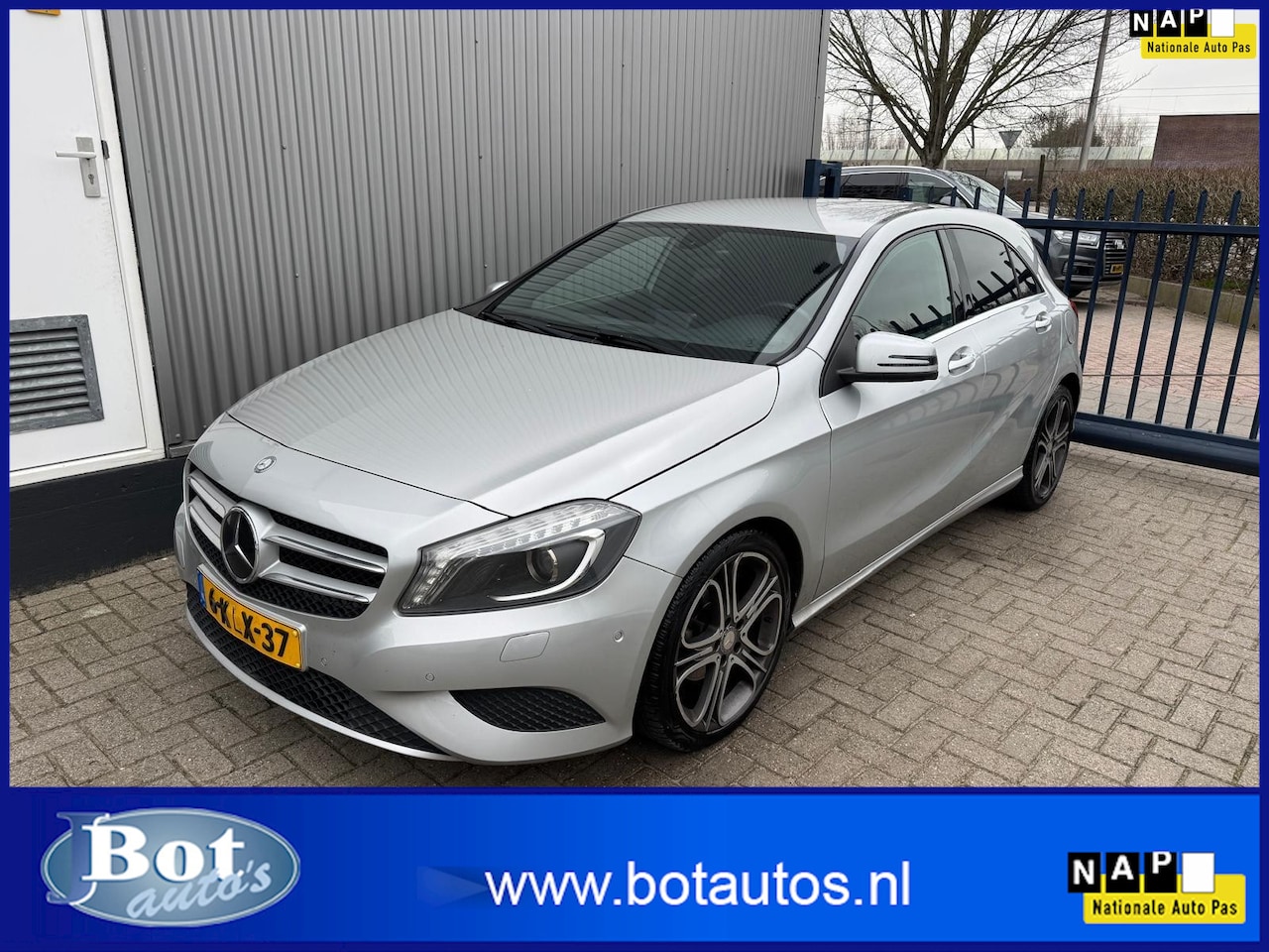 Mercedes-Benz A-klasse - 180 Edition XENON / TREKHAAK / CRUISE CONTROL / AIRCO / SENSOREN V+A / LMV - AutoWereld.nl
