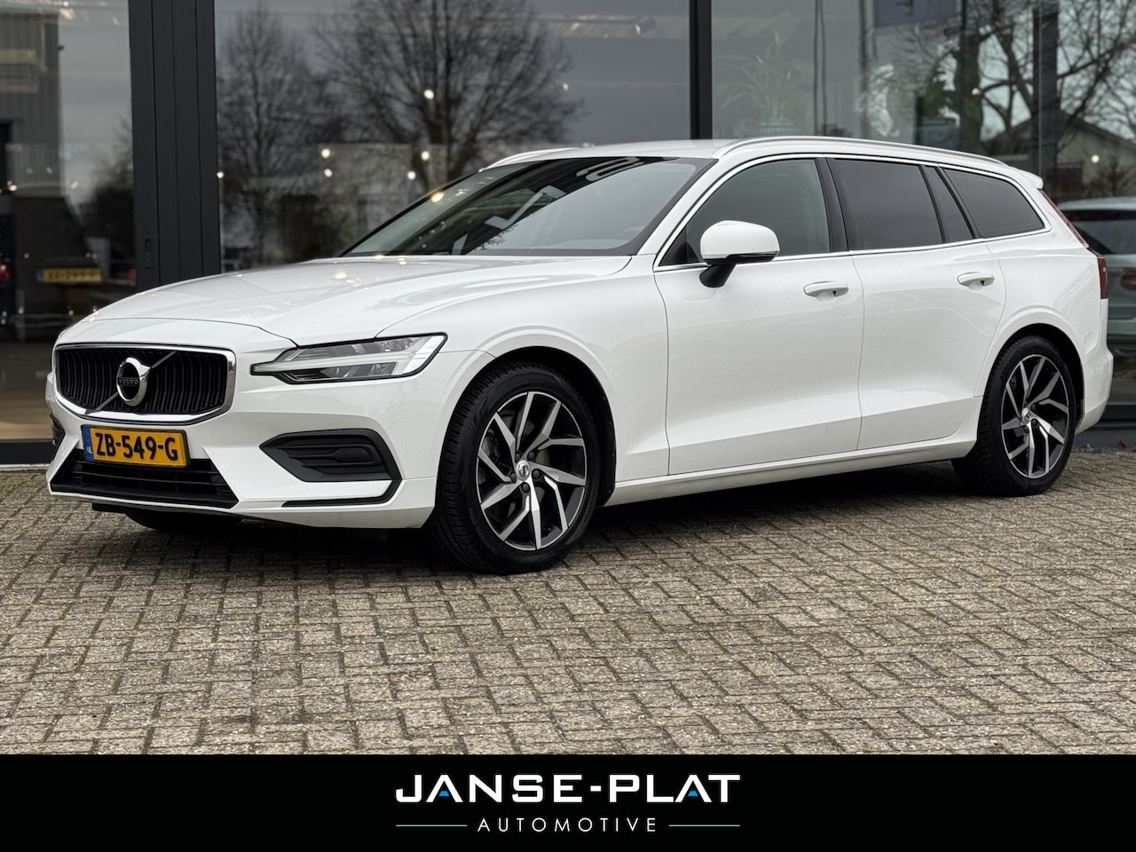 Volvo V60 - 2.0 T5 Momentum Wegdr. Trekhaak - AutoWereld.nl