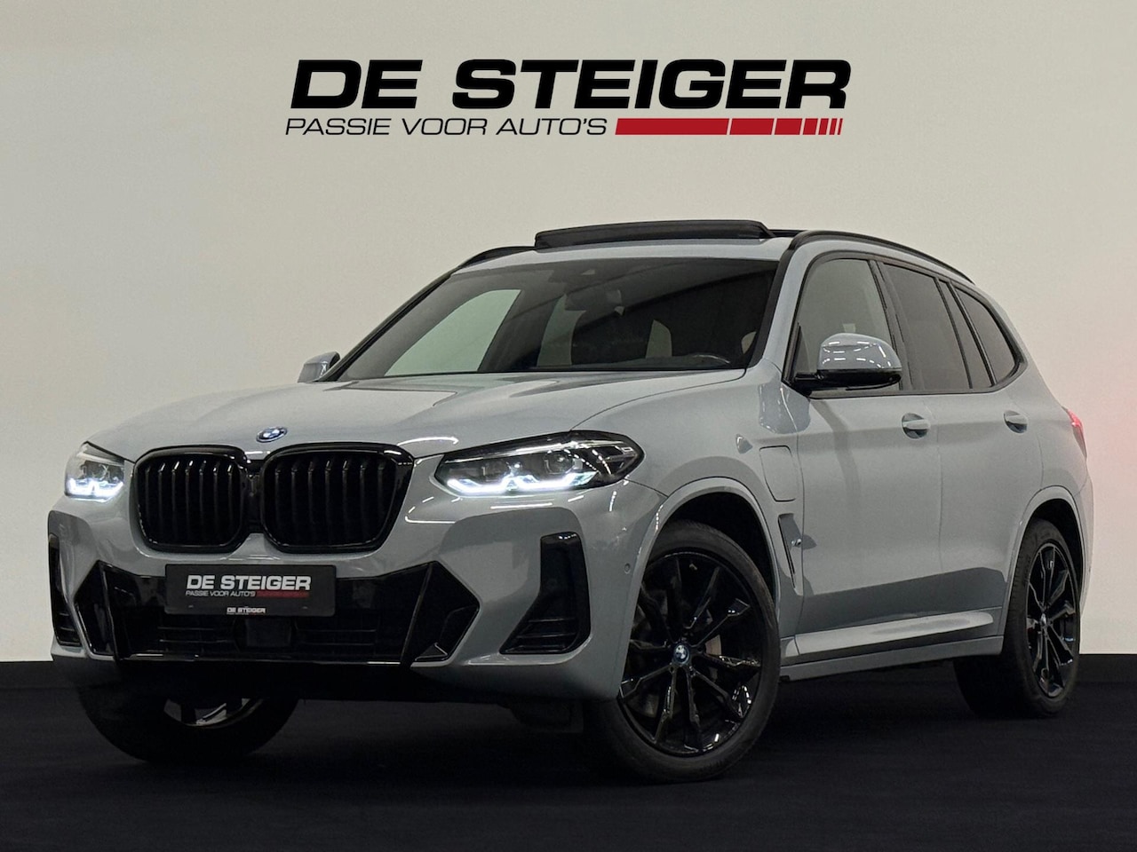 BMW X3 - XDrive30e High Executive X3M Sport Leder Pano Headup 292 Pk - AutoWereld.nl