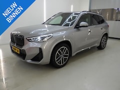 BMW iX1 - XDRIVE30 LAUNCH EDITION 67 KWH I M-SPORTPAKKET I 99% SOH I APPLE CARPLAY I P-CAMERA