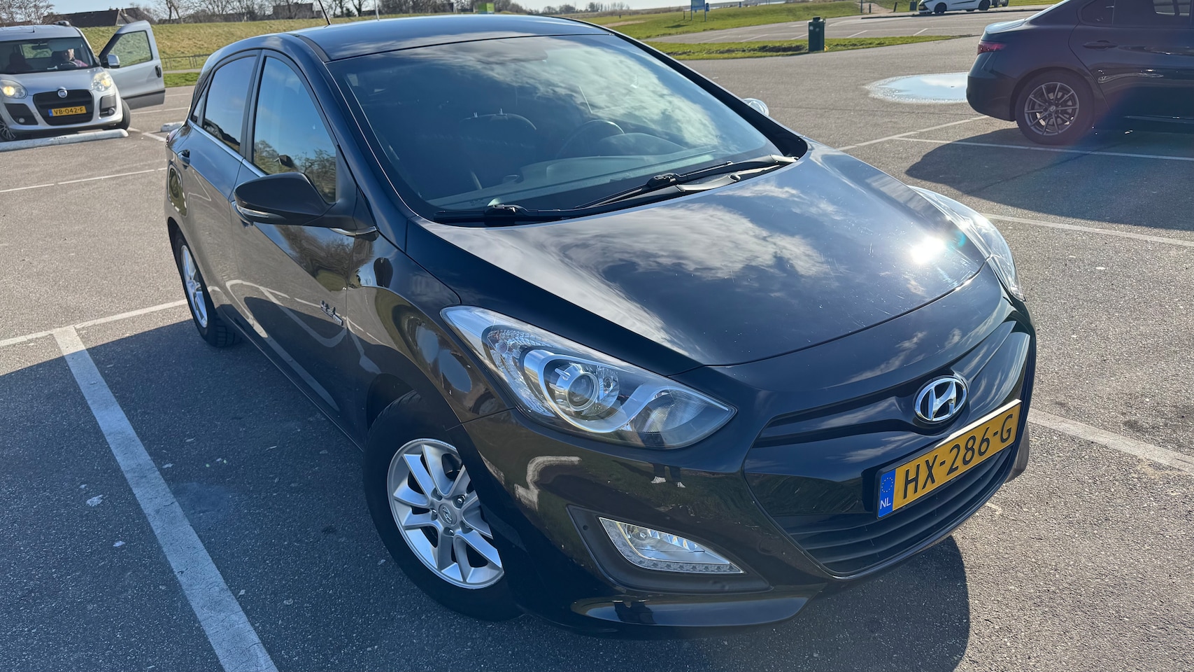 Hyundai i30 - 1.6 GDI i-Motion Plus Phantom Black Pearl | Navi | Camera | Climate | Cruise | Bochtverlichting | APK 02-2027 - AutoWereld.nl