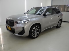 BMW iX1 - XDRIVE30 LAUNCH EDITION 67 KWH I M-SPORTPAKKET I 99% SOH I APPLE CARPLAY I P-CAMERA