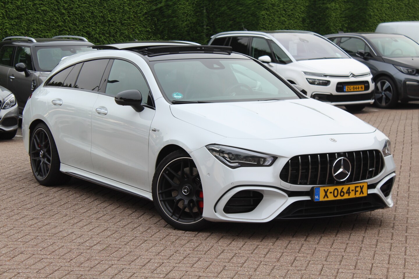 Mercedes-Benz CLA-klasse Shooting Brake - AMG 45 S 4MATIC+ Premium Plus 52.438 km! / Panoramadak / 360Camera / Sportuitlaat / Schaal - AutoWereld.nl