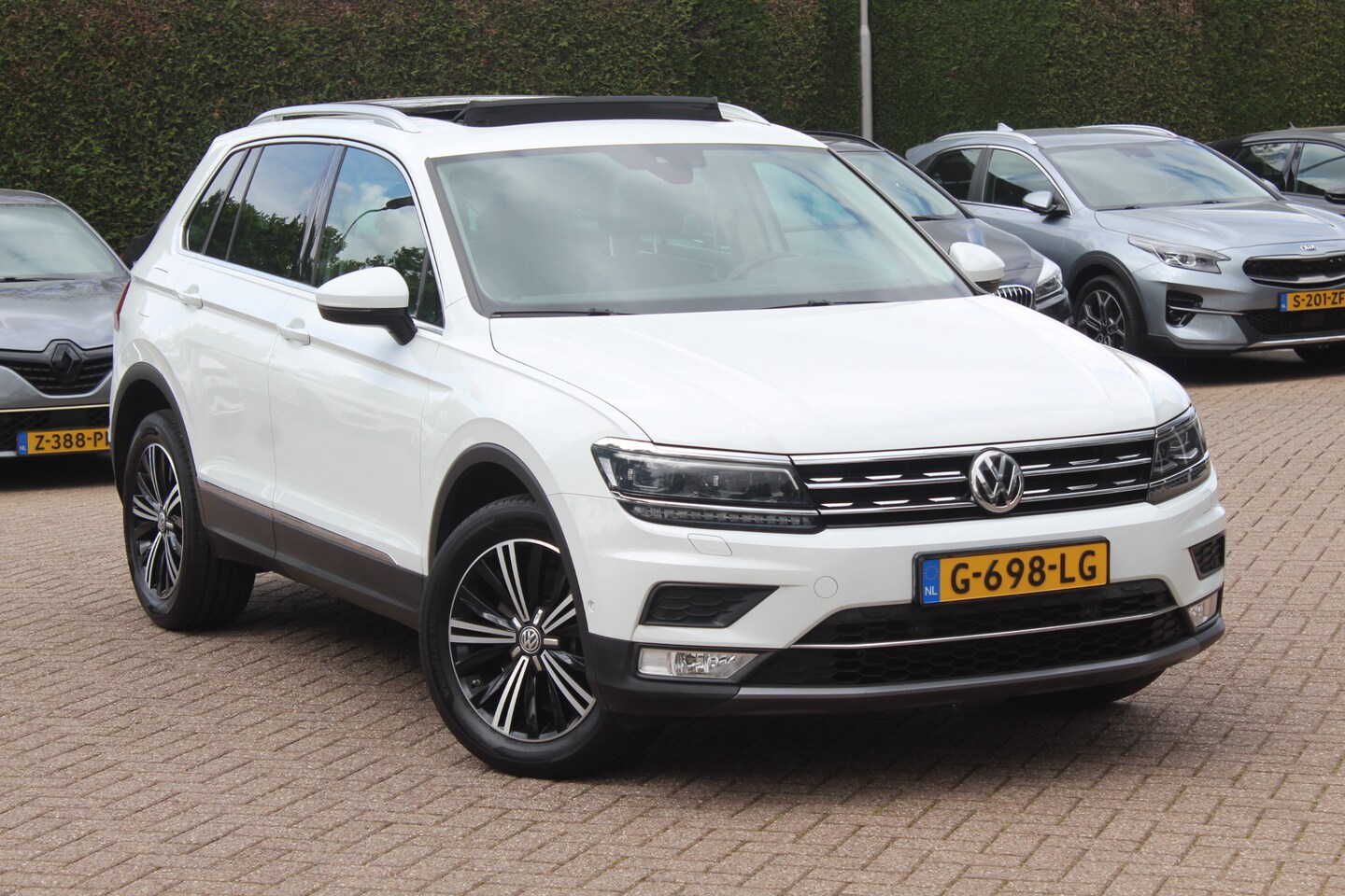 Volkswagen Tiguan - 2.0 TSI 4Motion Highline / Vol opties! / Panoramadak / Camera / Head-up / Leder / 18'' / K - AutoWereld.nl