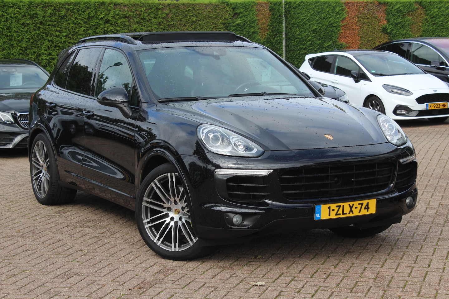 Porsche Cayenne - 3.0 S E-Hybrid / Trekhaak / Panoramadak / Camera / Sportdesign + Chrono / 21'' / Luchtveri - AutoWereld.nl