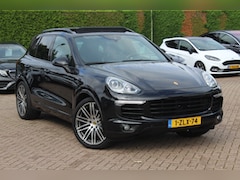 Porsche Cayenne - 3.0 S E-Hybrid / Trekhaak / Panoramadak / Camera / Sportdesign + Chrono / 21'' / Luchtveri