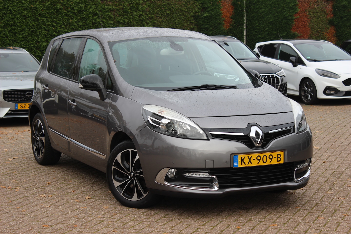 Renault Scénic - 1.2 TCe Bose / NIEUWSTAAT! / Camera / Navigatie / Keyless / 17'' / Stoelverwarming / Clima - AutoWereld.nl
