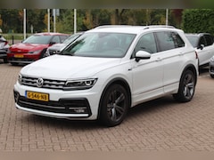 Volkswagen Tiguan - 1.5 TSI ACT Highline Business 3x R-Line / CarPlay / Keyless / Dodehoek / 19'' / Navigatie