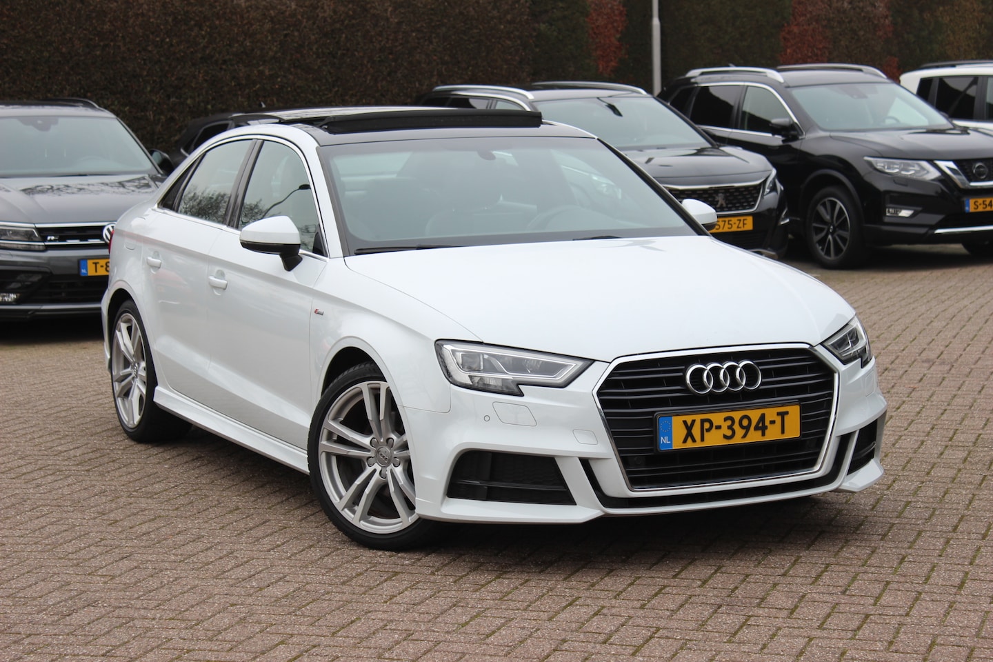 Audi A3 Limousine - 35 TFSI CoD Sport S Line Edition / Panoramadak / Virtual Cockpit / Half leder / Navigatie - AutoWereld.nl