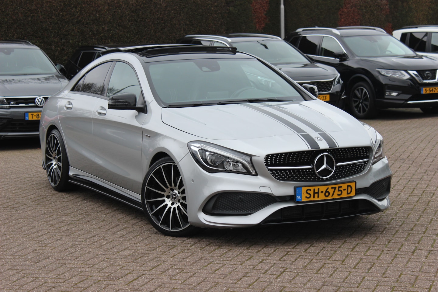 Mercedes-Benz CLA-Klasse - 180 WhiteArt Edition / Panoramadak / Camera / Leder&Alcantara / 19'' / Keyless / Navigatie - AutoWereld.nl