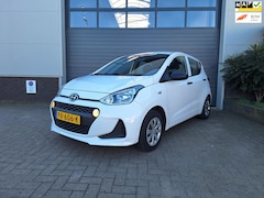 Hyundai i10 - | 1.0i i-Motion | Lage km stand | Airco | Media | 2e eigenaar |