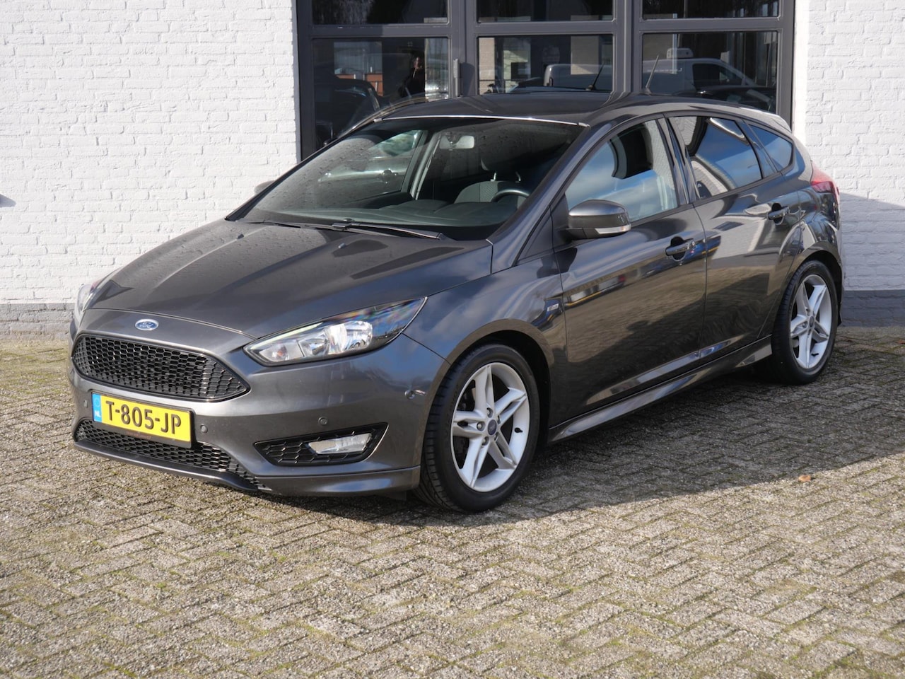 Ford Focus - 1.0 Titanium ST Line Ecc Keyless Stuur en Stoel verwarming - AutoWereld.nl