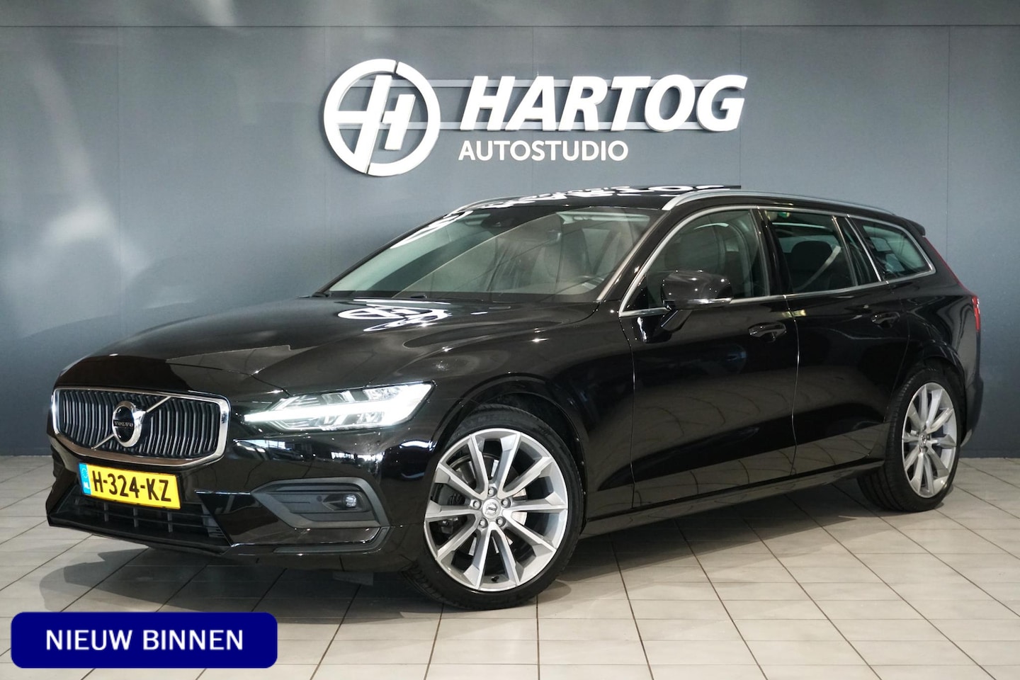 Volvo V60 - 2.0 T4 Momentum Pro + LEDER / PANO / TREKHAAK ELEKTRISCH - AutoWereld.nl