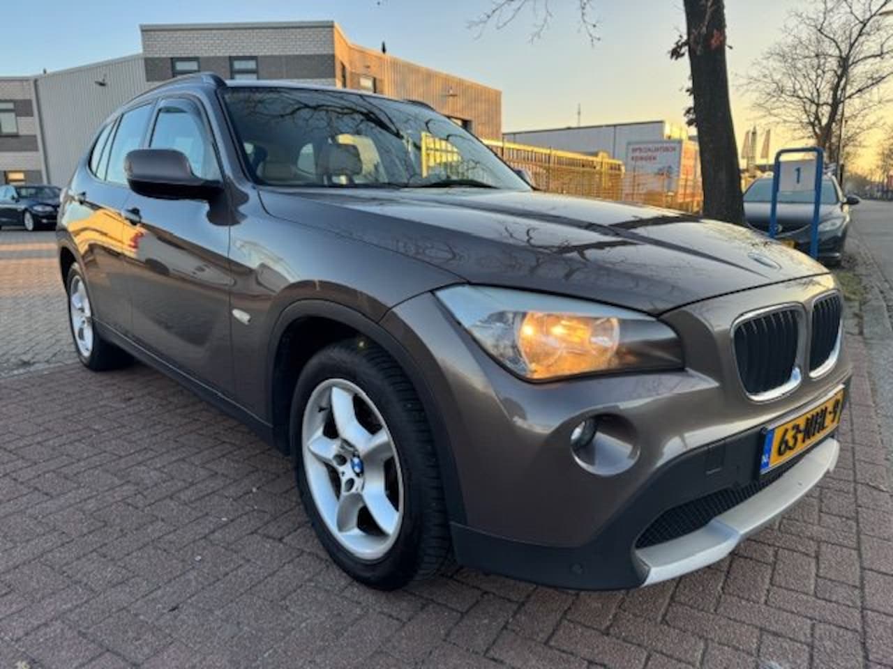 BMW X1 - sDrive18i Executive Airco/ECC,Leder,Sportstoelen - AutoWereld.nl