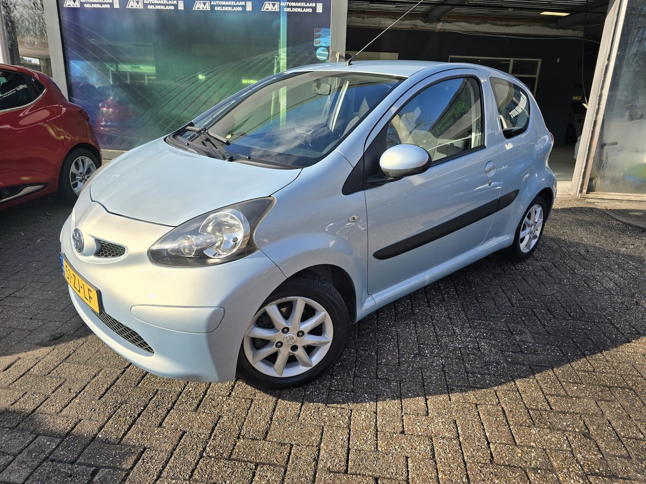Toyota Aygo - 1.0-12V + | AUTOMAAT | 2E EIGENAAR | 12MND GARANTIE | ELEC PAKKET | LMV | - AutoWereld.nl