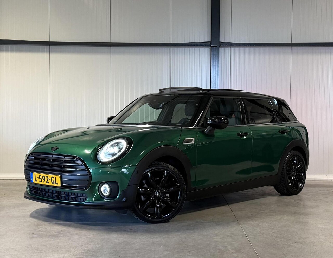 MINI Clubman - 1.5 Cooper Richmond Park Pano H&K Carplay NAP - AutoWereld.nl