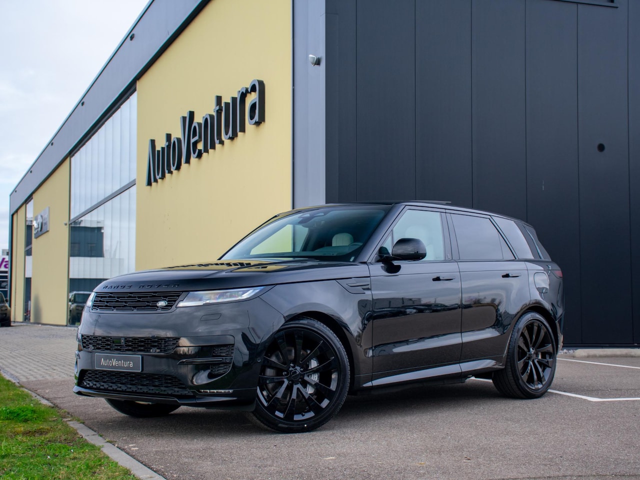 Land Rover Range Rover Sport - 3.0 P460e SE PHEV Facelift! l Black Pack l Schuif- /kantel Pano l Stoelkoeling l Adapt. Cr - AutoWereld.nl