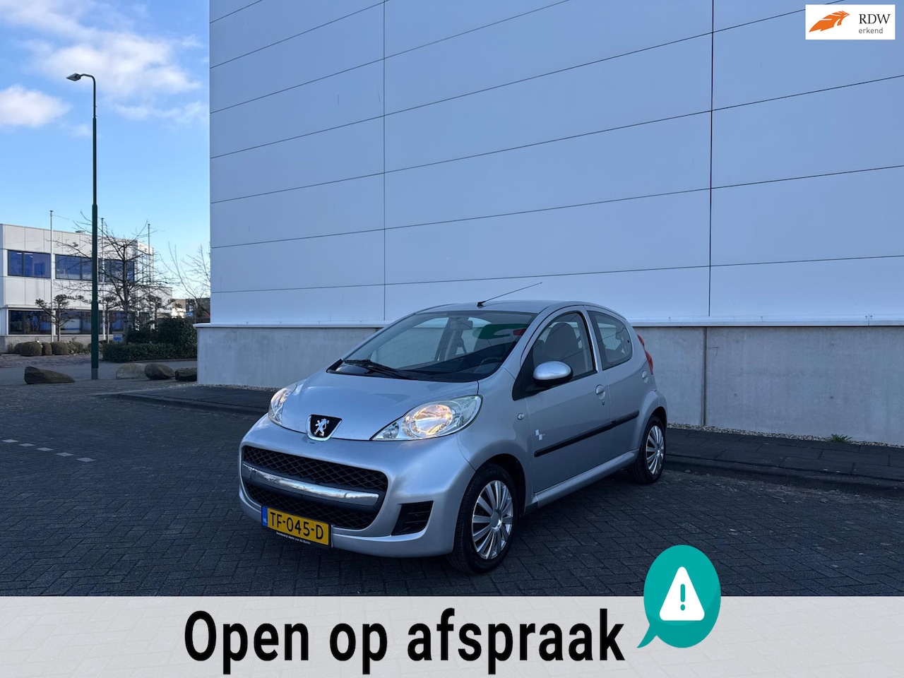 Peugeot 107 - 1.0-12V XR AUT/NWE APK/AIRCO/CARPLAY:5 DEURS/LEER - AutoWereld.nl