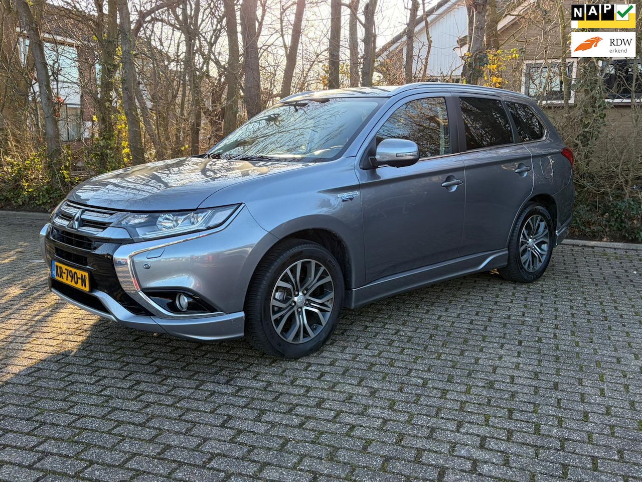 Mitsubishi Outlander - 2.0 PHEV instyle 2.0 PHEV Instyle , luxe uitvoering ! - AutoWereld.nl