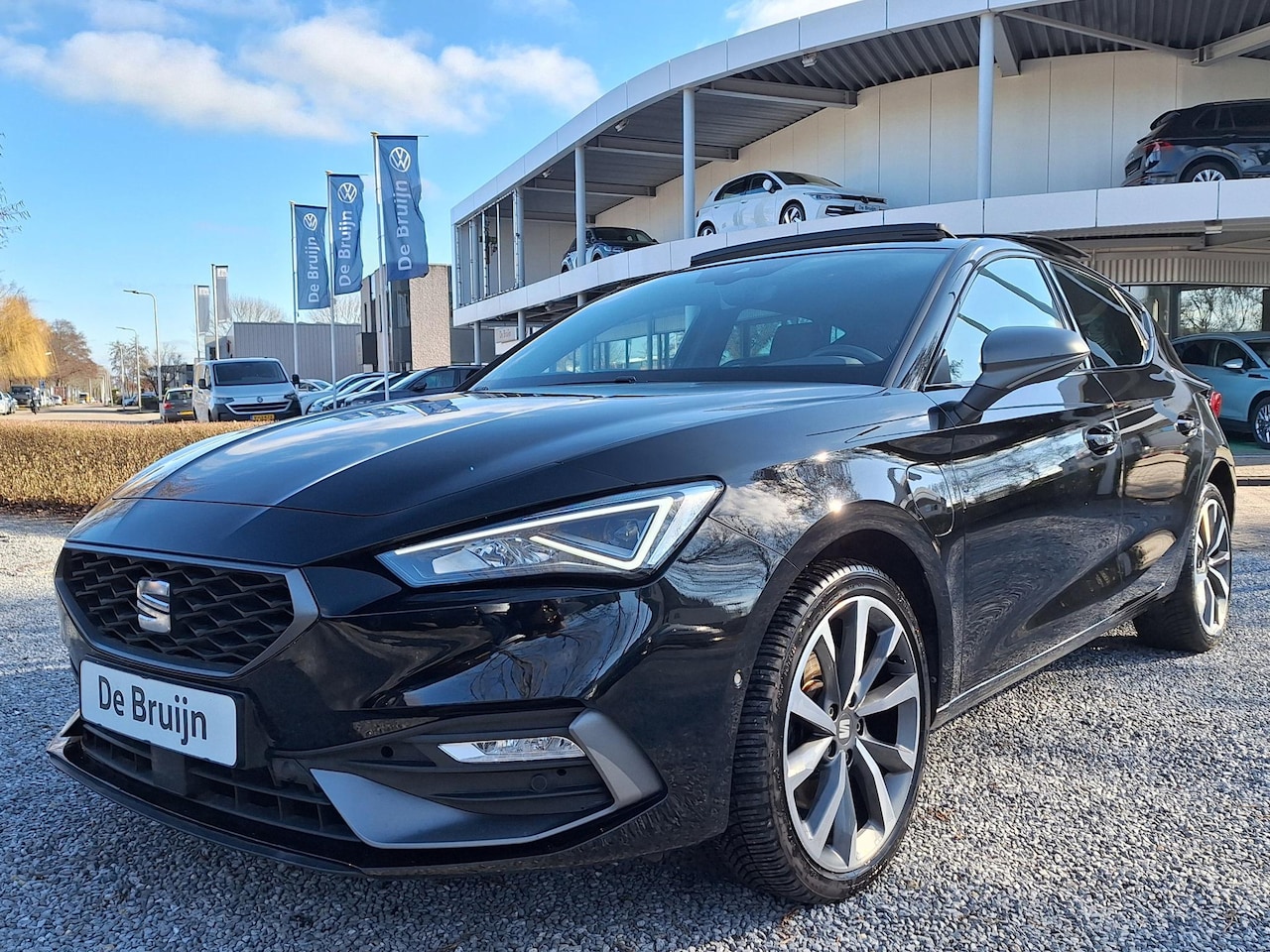 SEAT Leon - TSI 204pk DSG Hybrid PHEV FR (Pano,Trekhaak,Camera,Virtual) - AutoWereld.nl