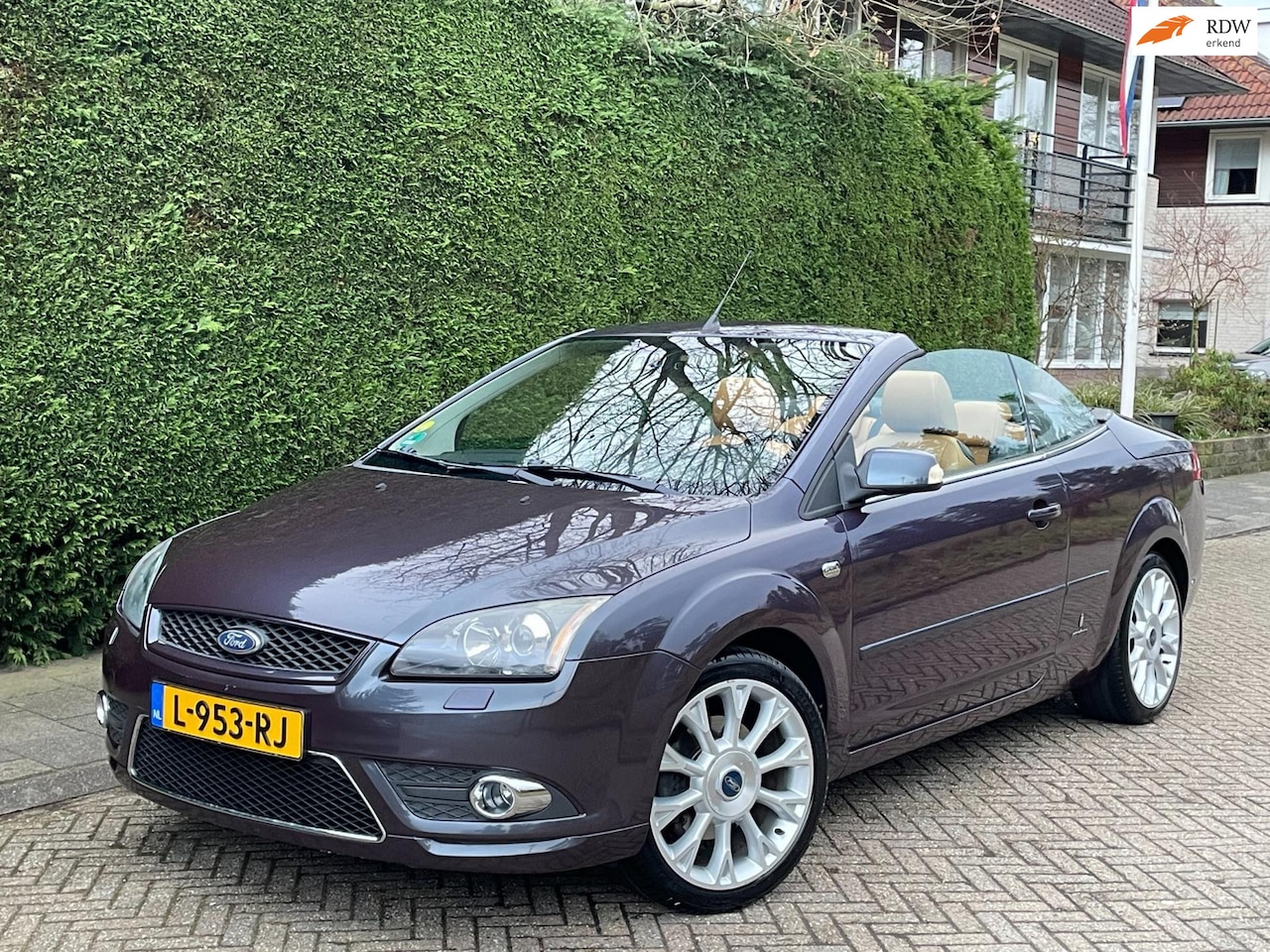 Ford Focus Coupé-Cabriolet - 2.0-16V AIRCO/LEER/XENON/ZEERMOOI - AutoWereld.nl