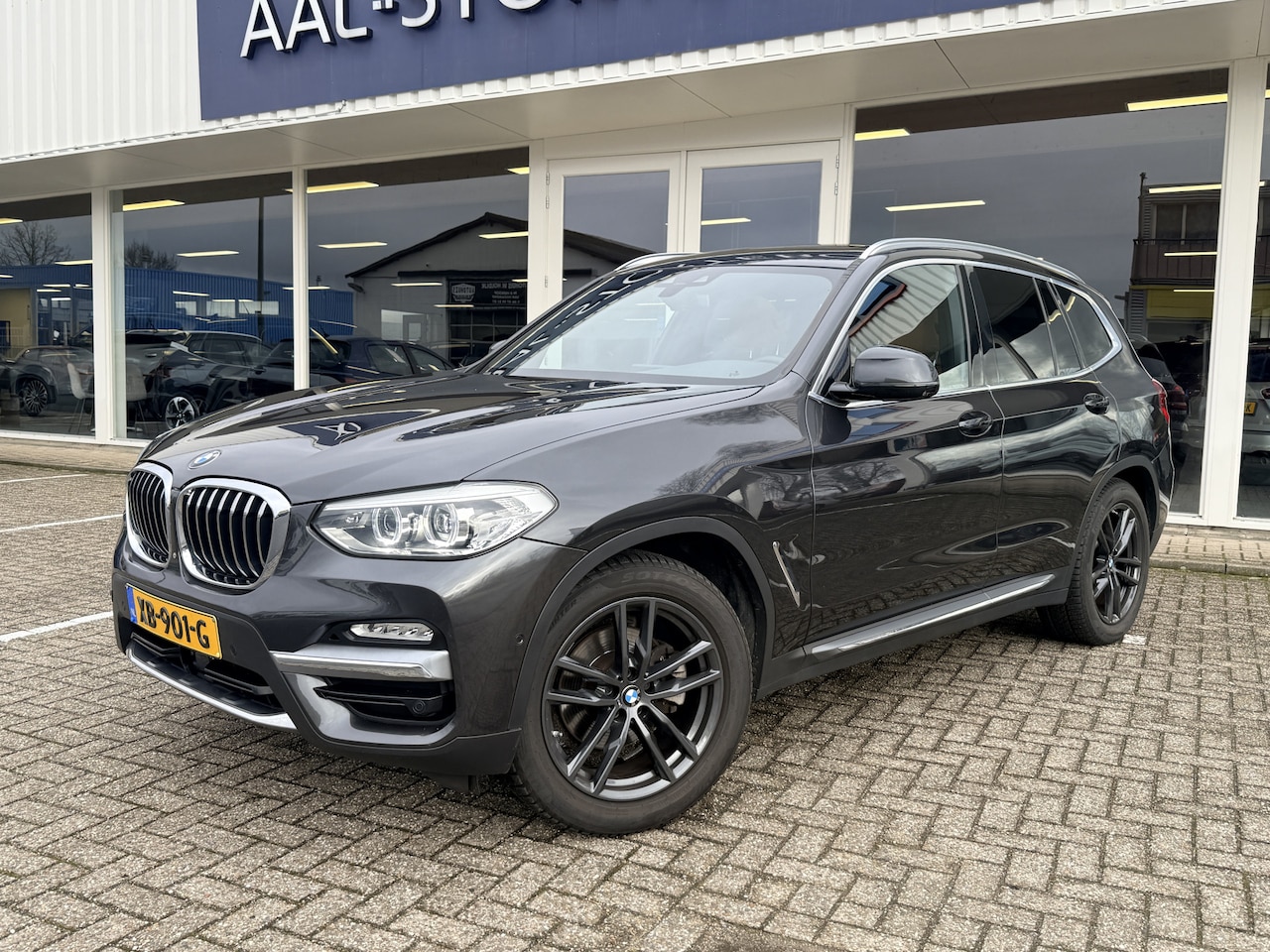 BMW X3 - xDrive20i High Executive | LED | Adapt. Cruise | Pano | Lederen Sportstoelen | Stoel- stuu - AutoWereld.nl