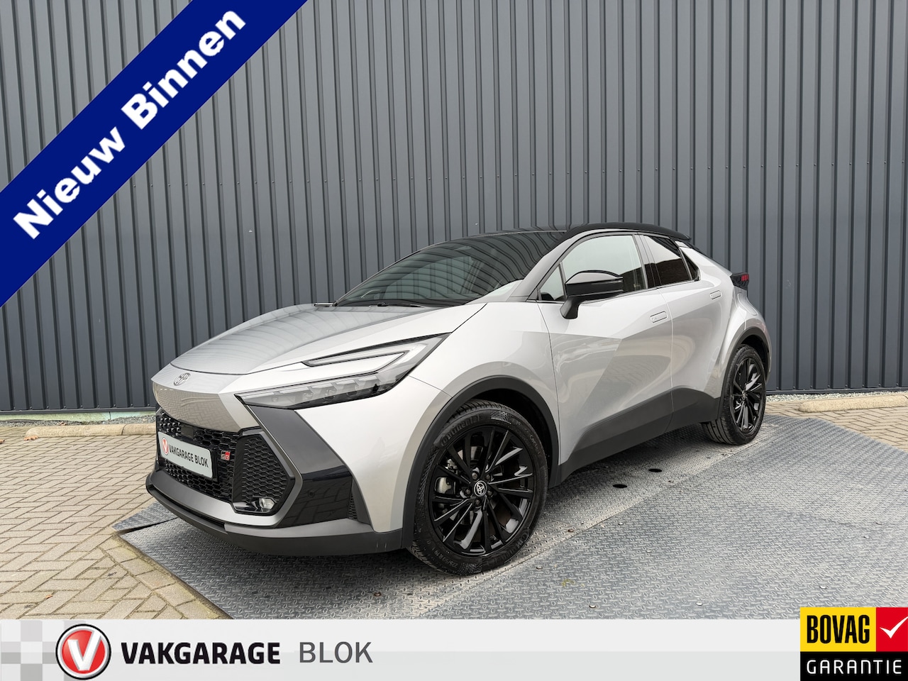 Toyota C-HR - 2.0 Plug-in Hybrid 220 GR SPORT | Pano dak | Head-up | Rijklaar!!! - AutoWereld.nl