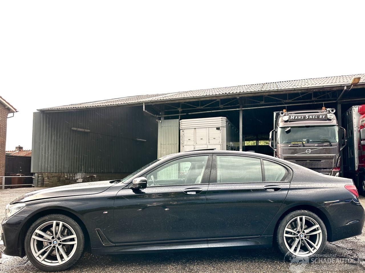 BMW 7-serie - 730d xDrive 265pk aut + f1 High Exe M-Ed - nap - schuifdak - hud - softclose - 360 cam - h - AutoWereld.nl