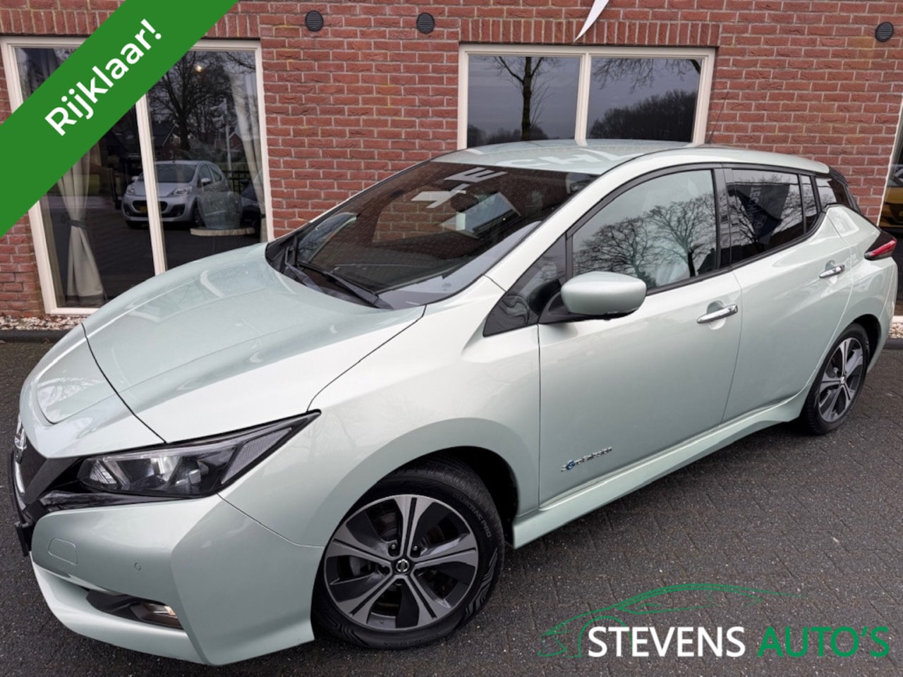 Nissan LEAF - N-Connecta 40 kWh 360 CAMERA / STOEL&STUUR VERW. / KEYLESS / NAV - AutoWereld.nl