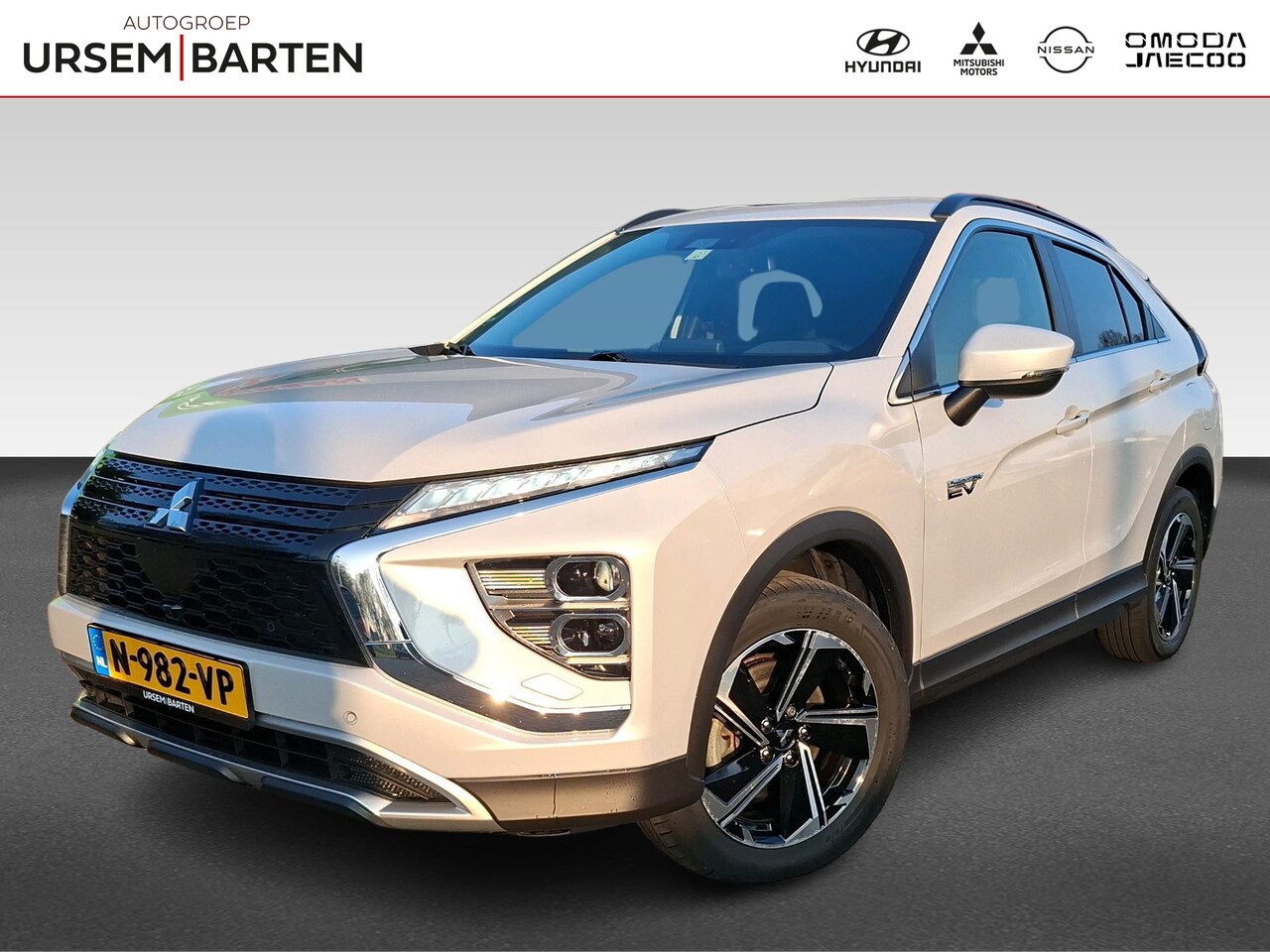 Mitsubishi Eclipse Cross - 2.4 PHEV Intense+ Originele NL auto ! Trekhaak - AutoWereld.nl