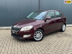 Skoda Fabia - 1.2 TSI * Automaat * Parkeersensoren * Trekhaak * Airco