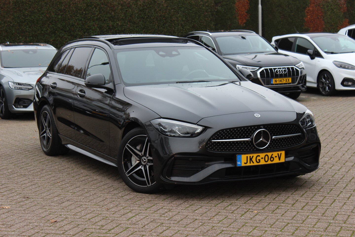 Mercedes-Benz C-klasse Estate - 300 e 4MATIC AMG Line / Panoramadak / 360Camera / Burmester / Sfeerverlichting / 18'' / Ca - AutoWereld.nl