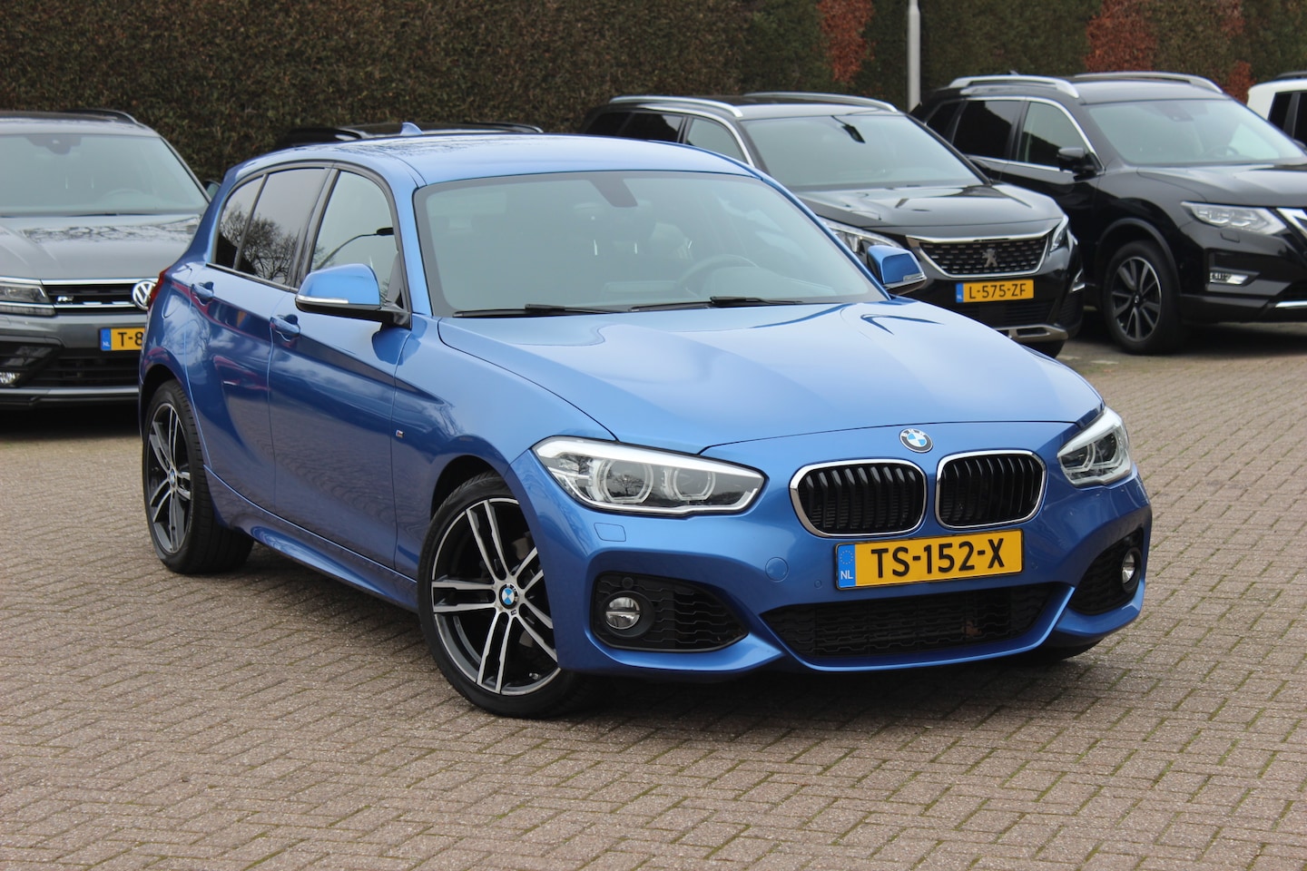BMW 1-serie - 118i Edition M Sport Shadow High Executive / Alcantara / Navigatie / Parkeerhulp V+A / 18' - AutoWereld.nl