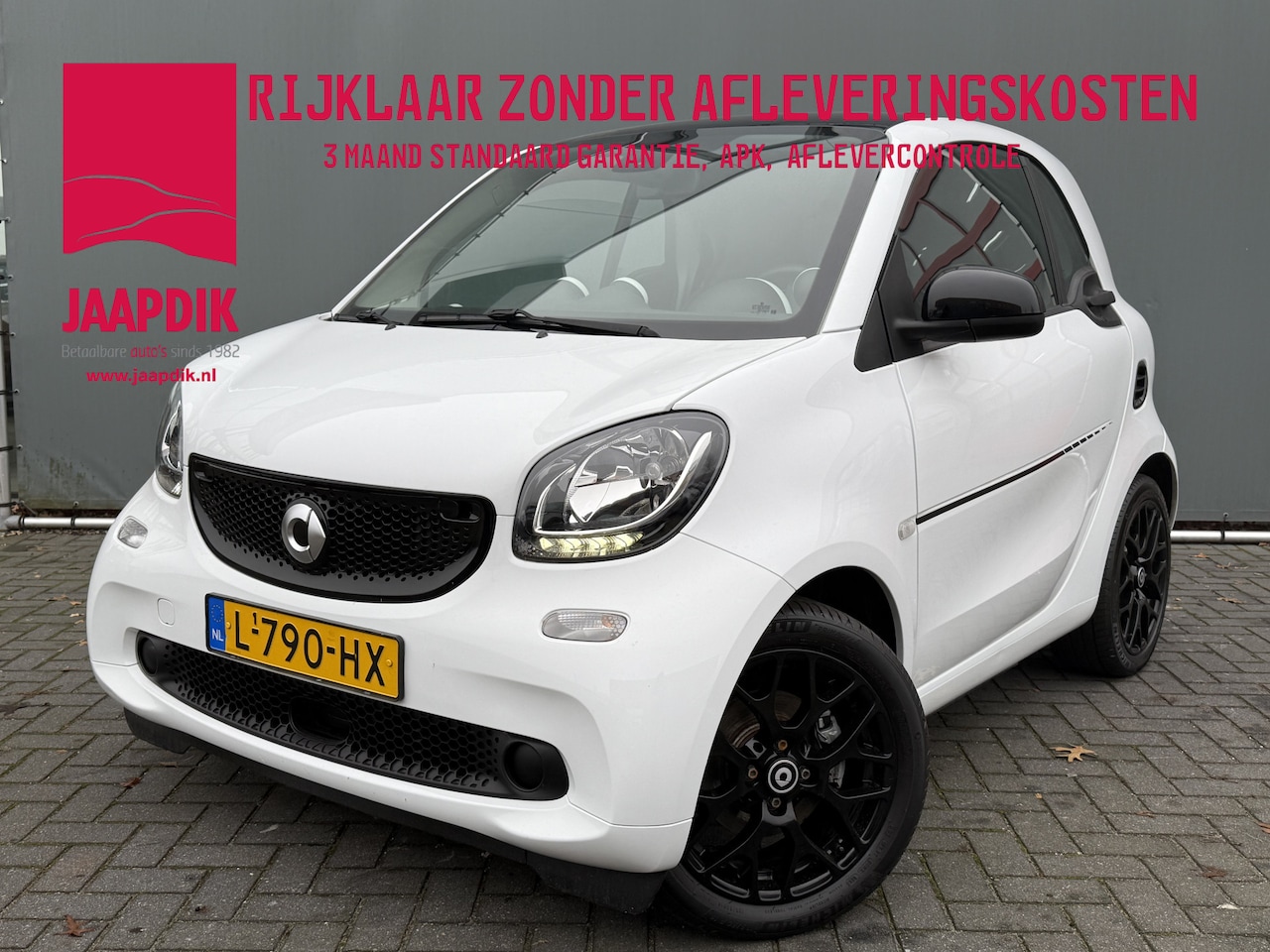 Smart Fortwo - BWJ 2020 EQ Essential 82 PK 18 kWh AUTOMAAT / NAVI / AIRCO / CRUISE / STOELVERW. / PANORAM - AutoWereld.nl