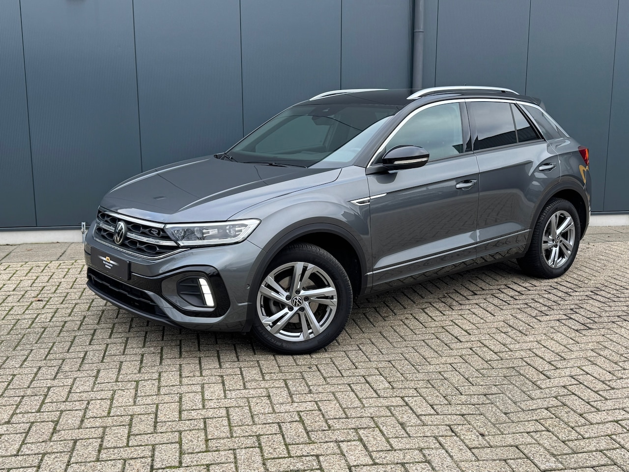 Volkswagen T-Roc - 1.0 TSI R-Line * Fabrieksgarantie t/m 12-2027 * Camera * Navigatie * Massage * - AutoWereld.nl