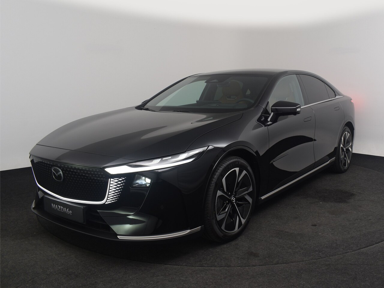 Mazda 6e - 68,8 kWh Takumi Plus | 360° View Monitor | Alarmsysteem | Lane Keep Assist (LKA) - AutoWereld.nl