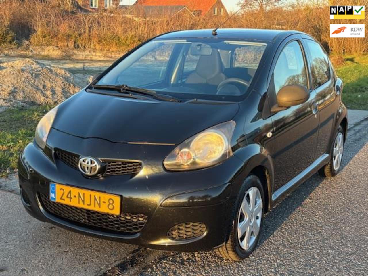Toyota Aygo - 1.0-12V Access 5-Drs Stuurbekrachtiging Airco Audio-CD/MP3 Colorpakket ABS EBD Getint glas - AutoWereld.nl