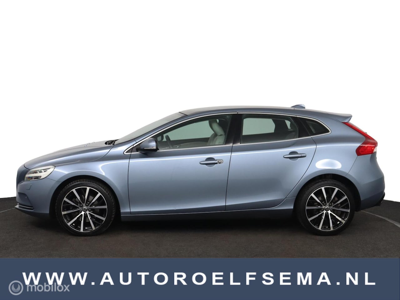 Volvo V40 - 2.0 T4 Nordic+|Pano|leer|stoelverwarming|elec stoel - AutoWereld.nl