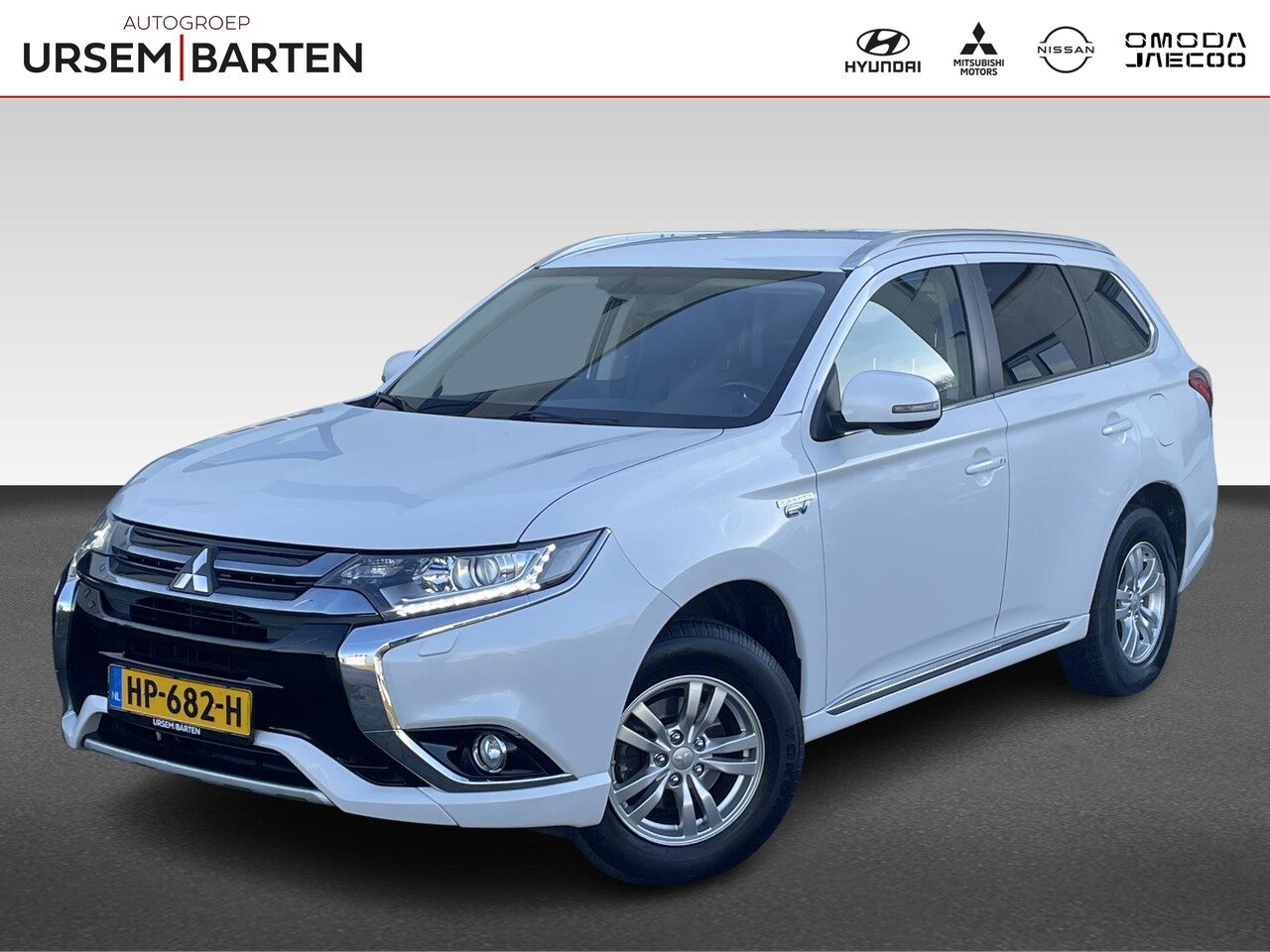 Mitsubishi Outlander - 2.0 PHEV Business Edition | Trekhaak - AutoWereld.nl
