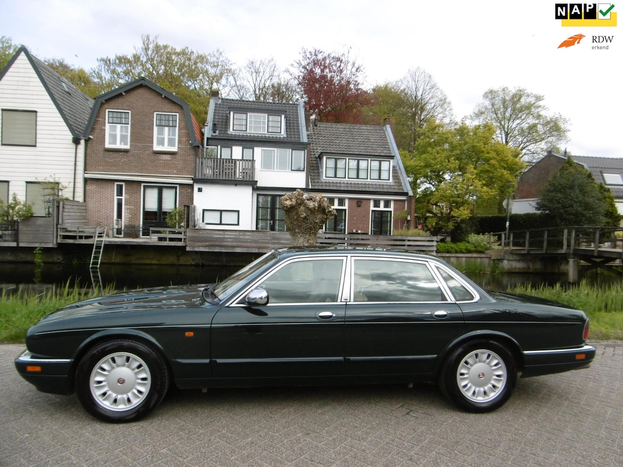 Daimler Double Six - 6.0 V12 312pk Origineel Nederlands met historie - AutoWereld.nl