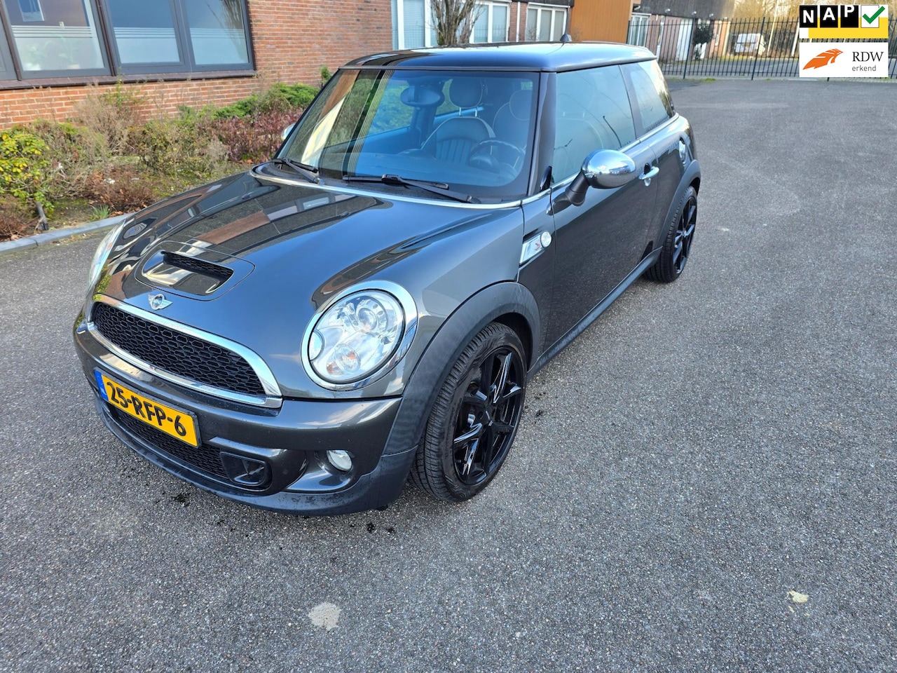 MINI Cooper S - Mini 1.6 10 Years II airco navi leer automaat nap - AutoWereld.nl
