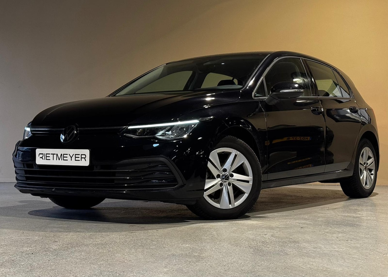 Volkswagen Golf - 1.0 eTSI Life Business |Massage |Memory |Stoel/Stuurverw. |Sfeer - AutoWereld.nl