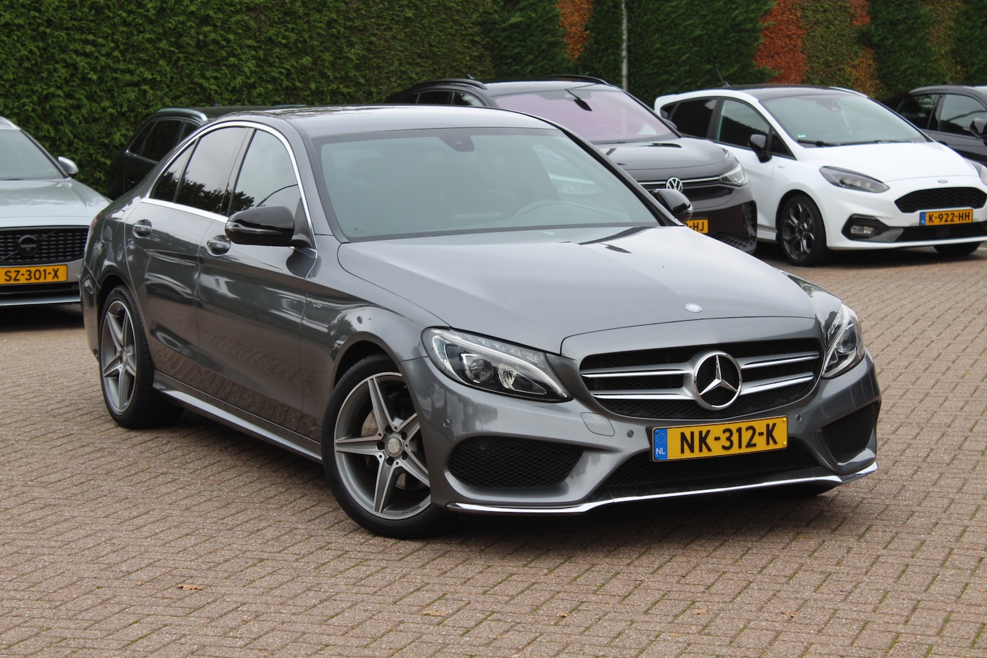Mercedes-Benz C-klasse - 180 AMG Sport Edition / Leder / Navigatie / Parkeerhulp / 18'' / Bluetooth / Cruise Contro - AutoWereld.nl