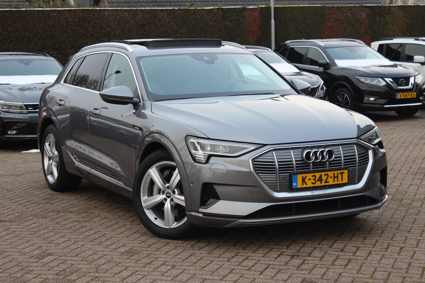 Audi e-tron - 50 quattro Business edition Plus 71 kWh / Panoramadak / Camera / Luchtvering / Intr.voorve - AutoWereld.nl