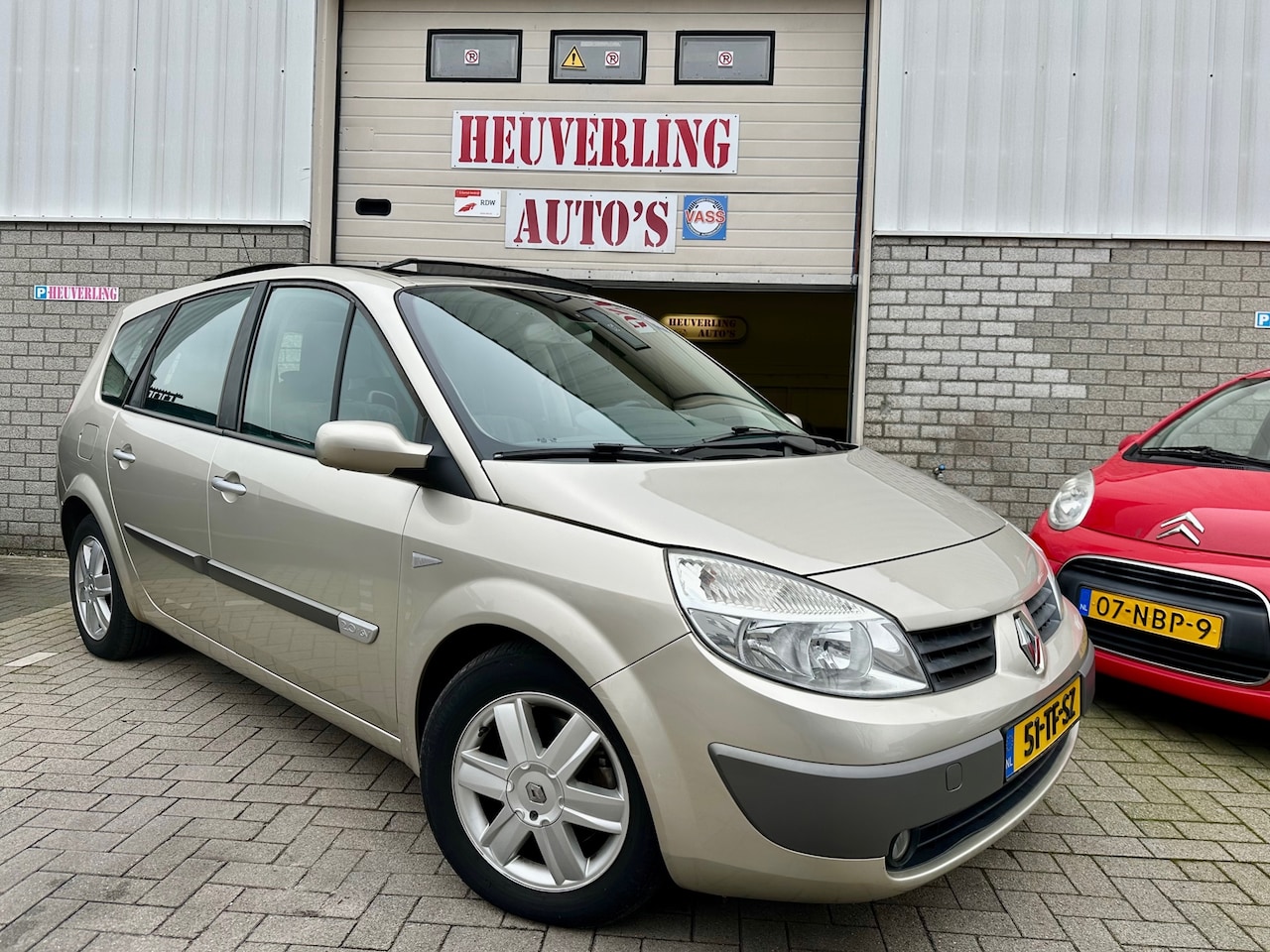 Renault Grand Scénic - 2.0-16V Tech Line 7p. | PANO | CLIMA | PDC | TREKHAAK - AutoWereld.nl