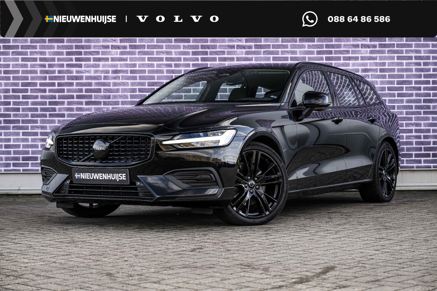 Volvo V60 - 2.0 B3 Essential Edition | Sport Pack | 19" Black Edition Velgen | Leder | Adaptieve Cruis - AutoWereld.nl