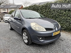 Renault Clio - 1.6-16V Privilège | Airco | Cruise Control | Elekt. Ramen | LMV | Trekhaak | APK tot 06-02